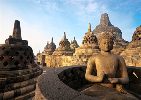 Borobudur 사원 건설: 신라와의 교류에서 시작된 부처들의 꿈